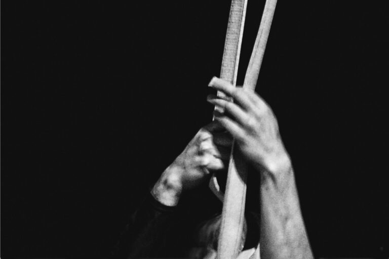 Luciana Petti - BEYOND THE CURTAIN4